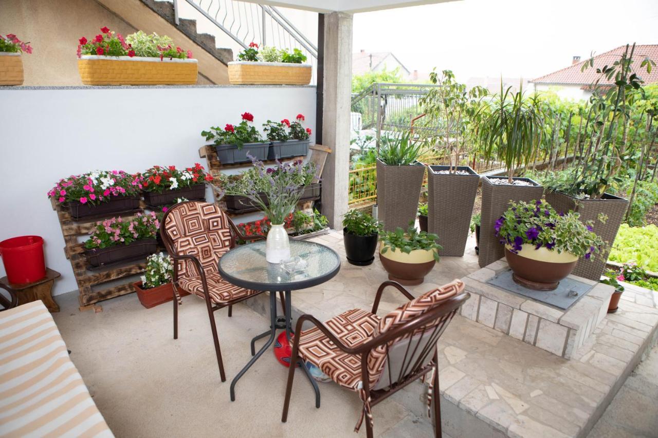 Apartmani Budimcic 特雷比涅 外观 照片